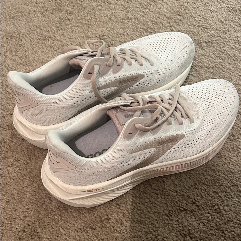Brooks Women's Cream Sneakers